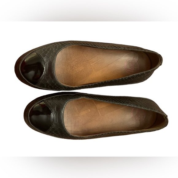 FitFlop size 8.5 EU 40 Black Ballet Flats Crocodile Embossed Cap Toe Shoes. - Picture 3 of 8